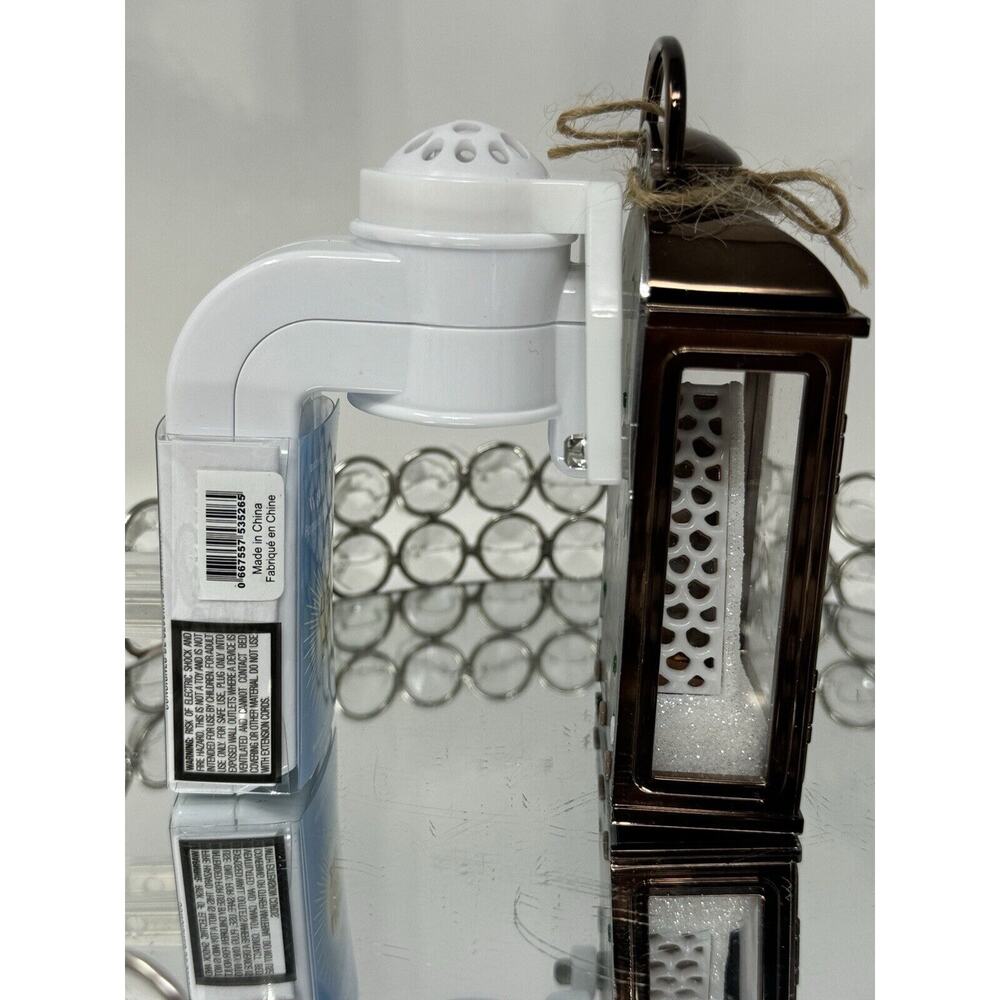 Bath & Body Works Gingerbread Christmas House Nightlight Light Wallflower Plug - Picture 3 of 5